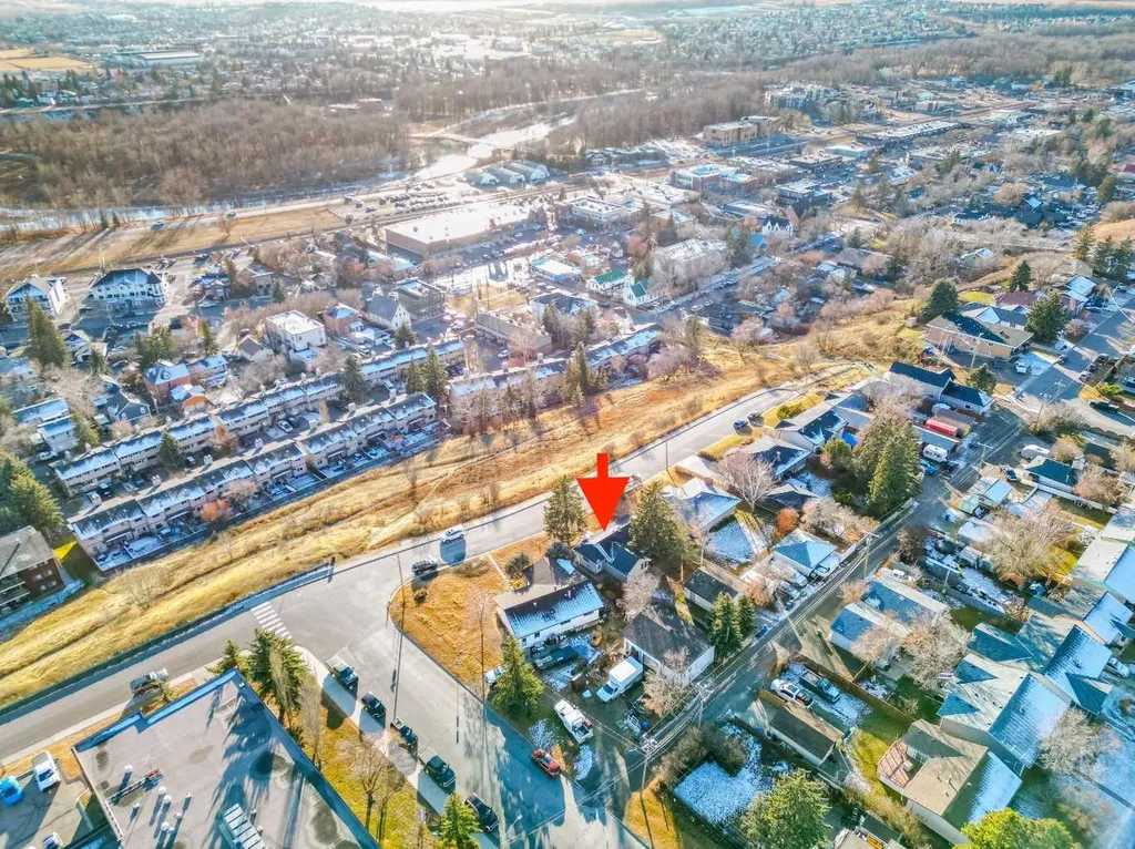 30 Crescent Road E Okotoks AB T1S 1G4