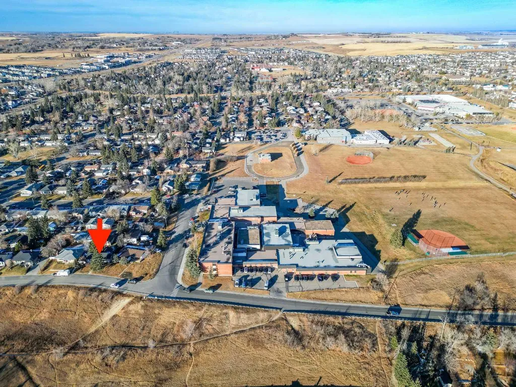 30 Crescent Road E Okotoks AB T1S 1G4