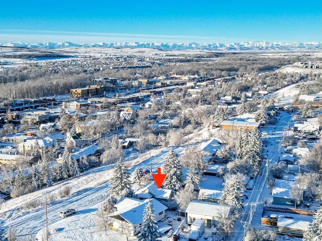 30 Crescent Road E Okotoks AB T1S 1G4