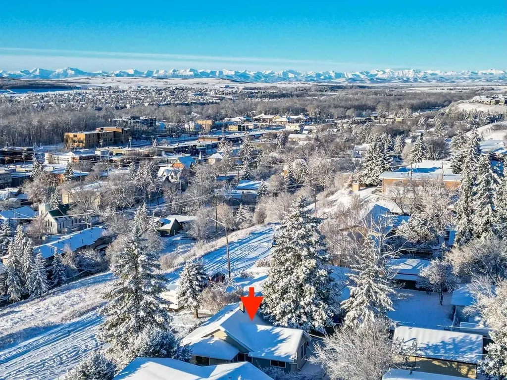 30 Crescent Road E Okotoks AB T1S 1G4