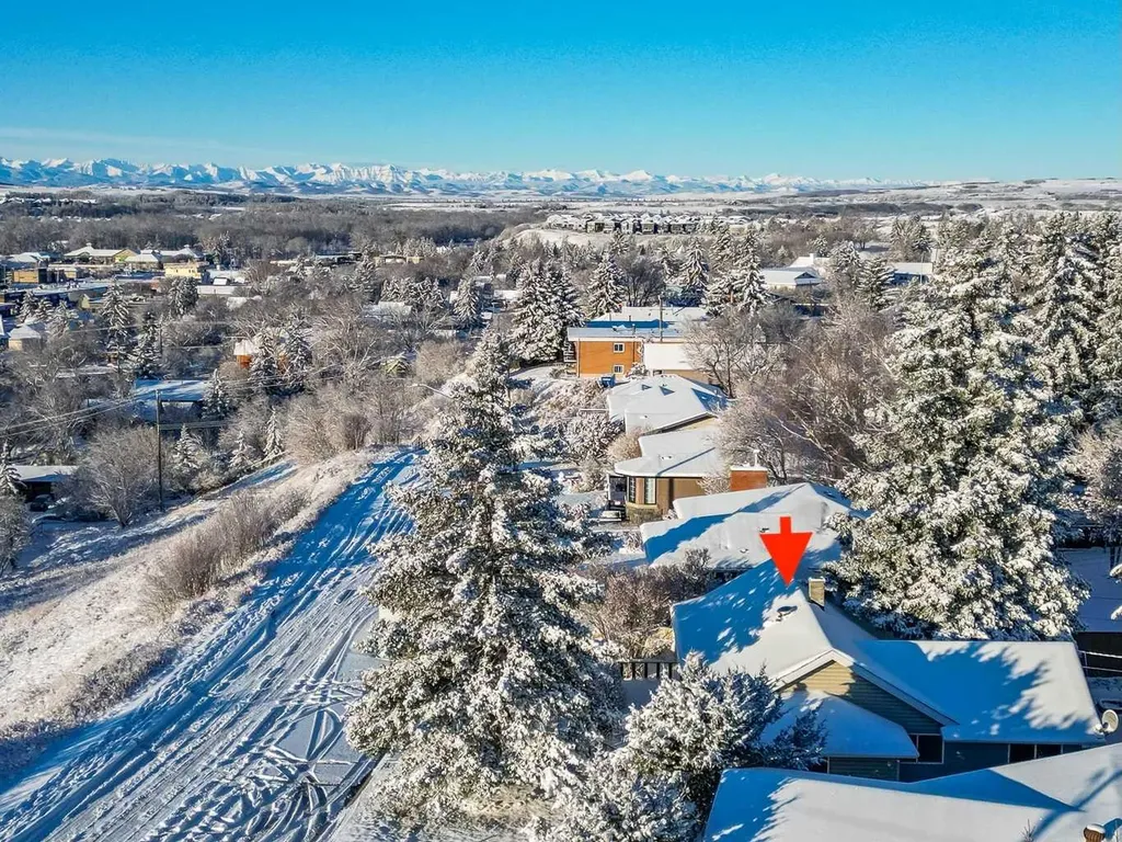 30 Crescent Road E Okotoks AB T1S 1G4