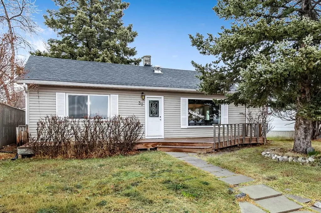 30 Crescent Road E Okotoks AB T1S 1G4