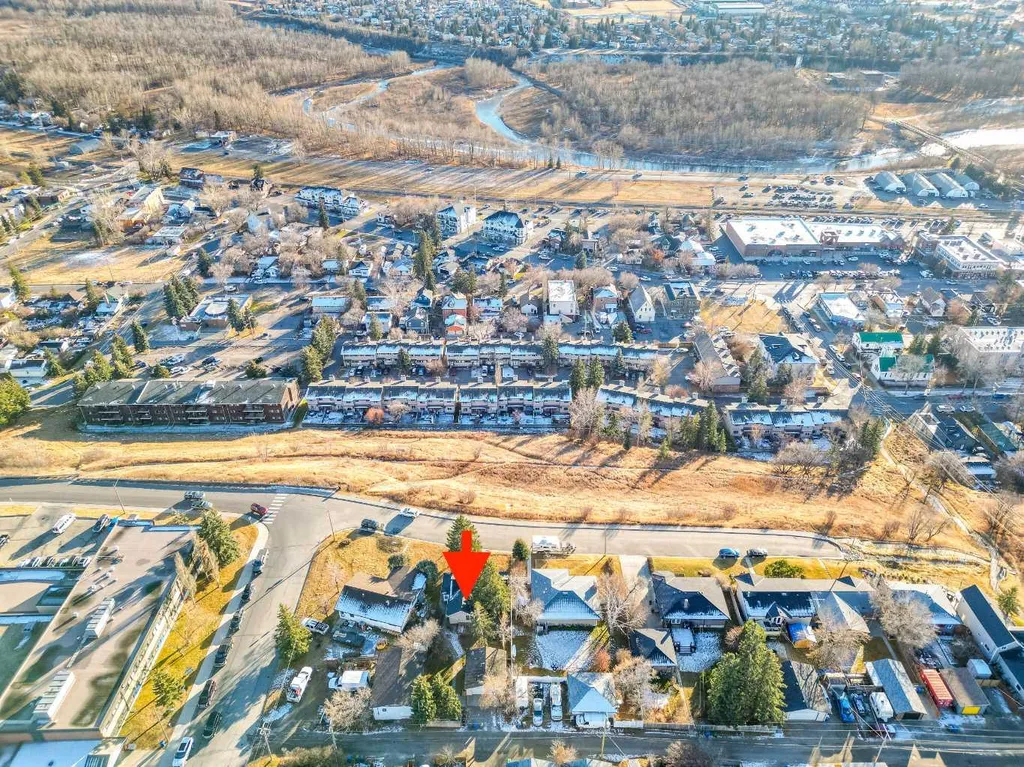 30 Crescent Road E Okotoks AB T1S 1G4