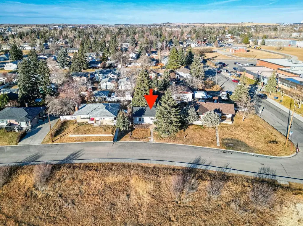 30 Crescent Road E Okotoks AB T1S 1G4