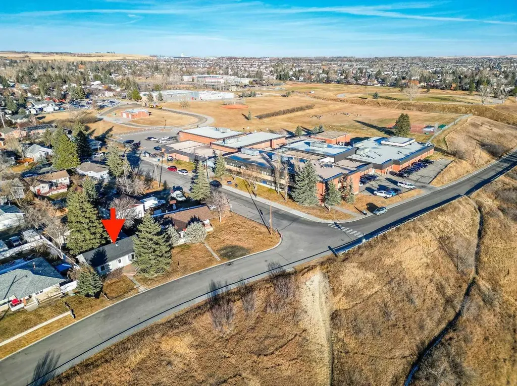 30 Crescent Road E Okotoks AB T1S 1G4