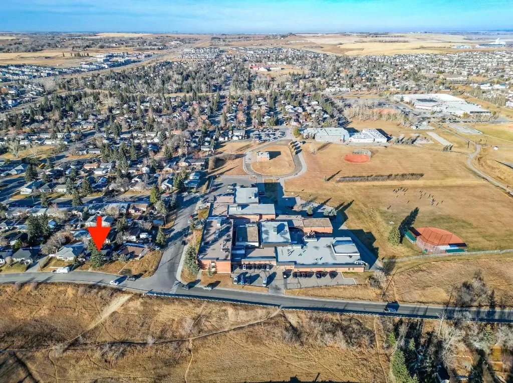 30 Crescent Road E Okotoks AB T1S 1G4
