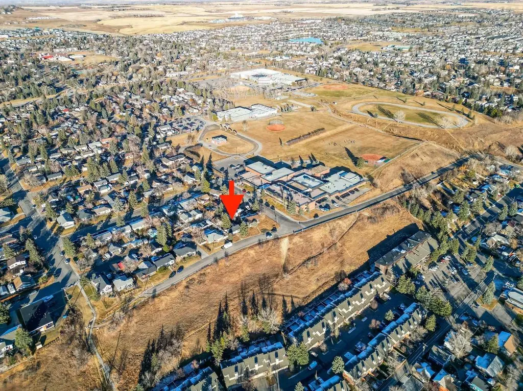 30 Crescent Road E Okotoks AB T1S 1G4