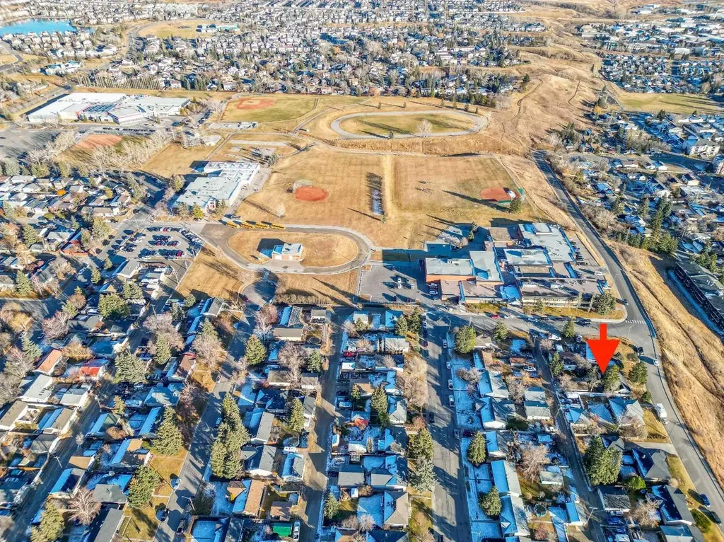 30 Crescent Road E Okotoks AB T1S 1G4