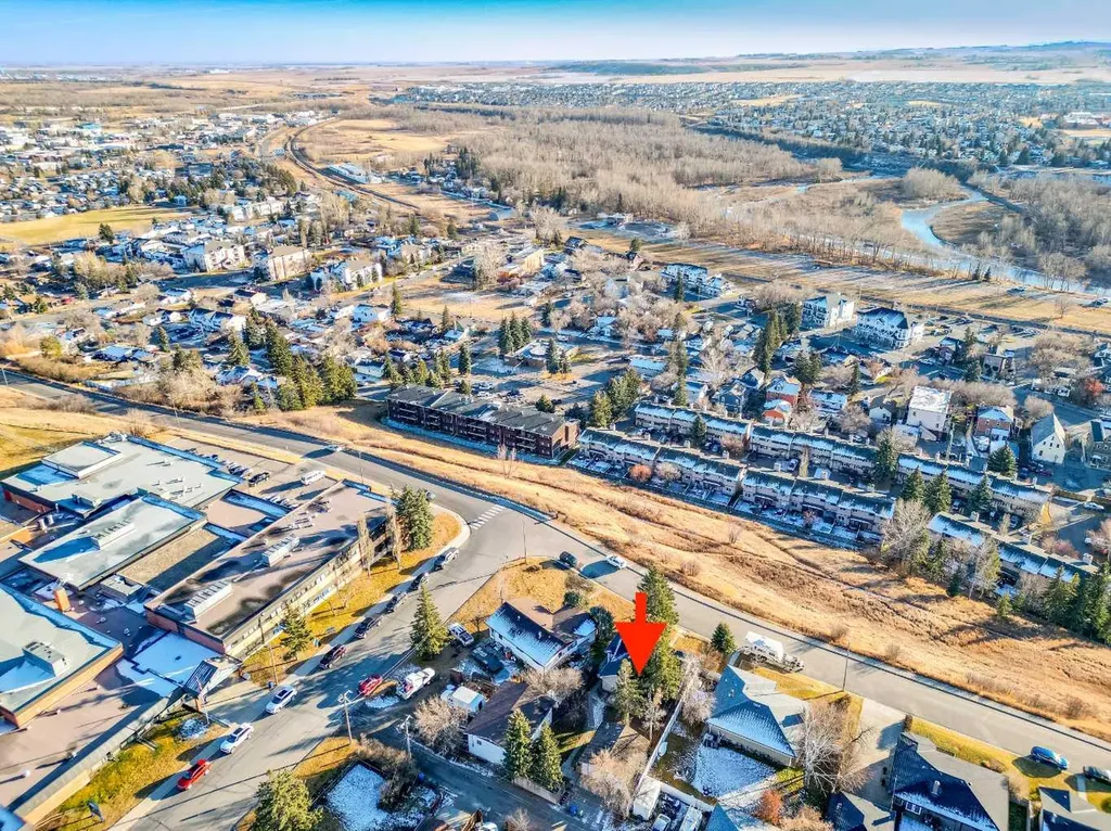 30 Crescent Road E Okotoks AB T1S 1G4