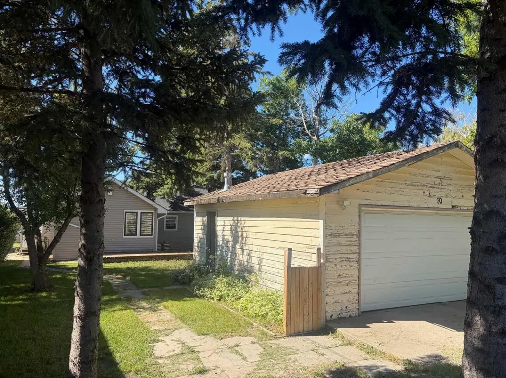 30 Crescent Road E Okotoks AB T1S 1G4