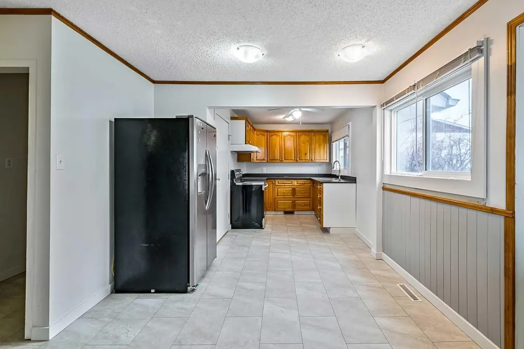30 Crescent Road E Okotoks AB T1S 1G4