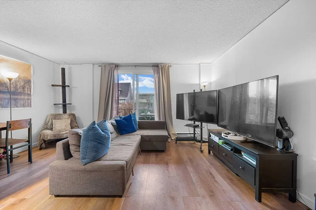2111 14 Street SW Calgary AB T2T 3T2