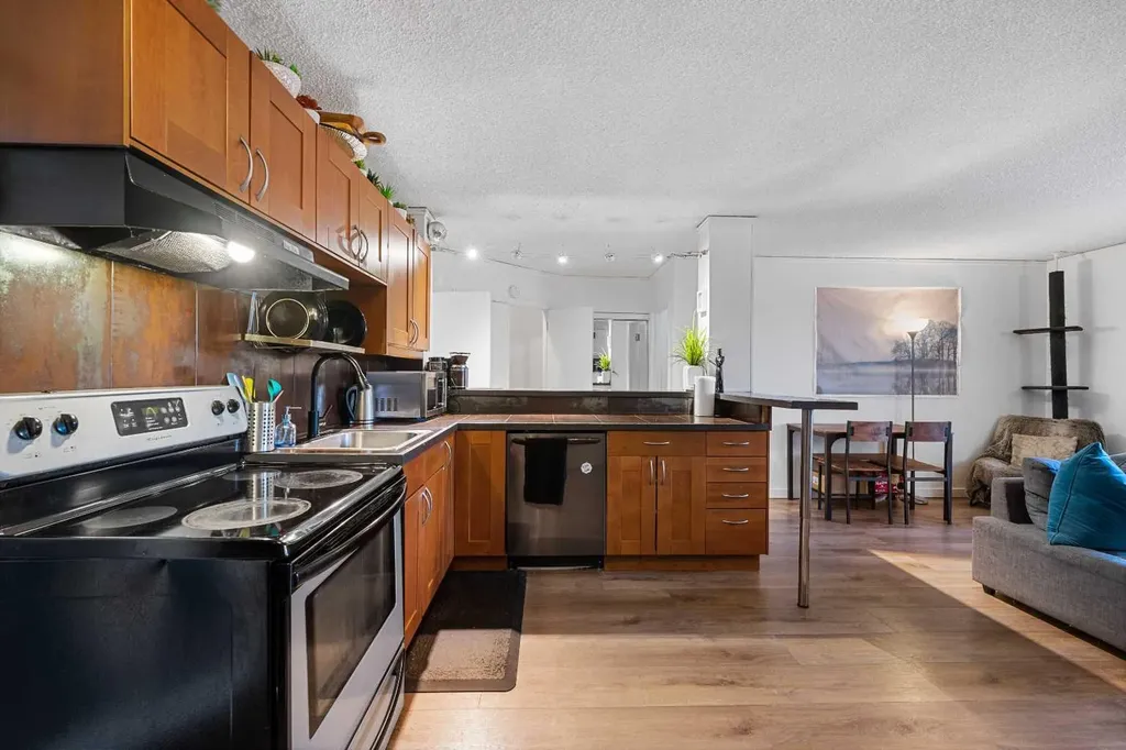 2111 14 Street SW Calgary AB T2T 3T2