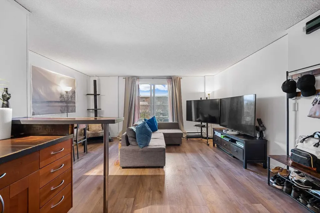 2111 14 Street SW Calgary AB T2T 3T2