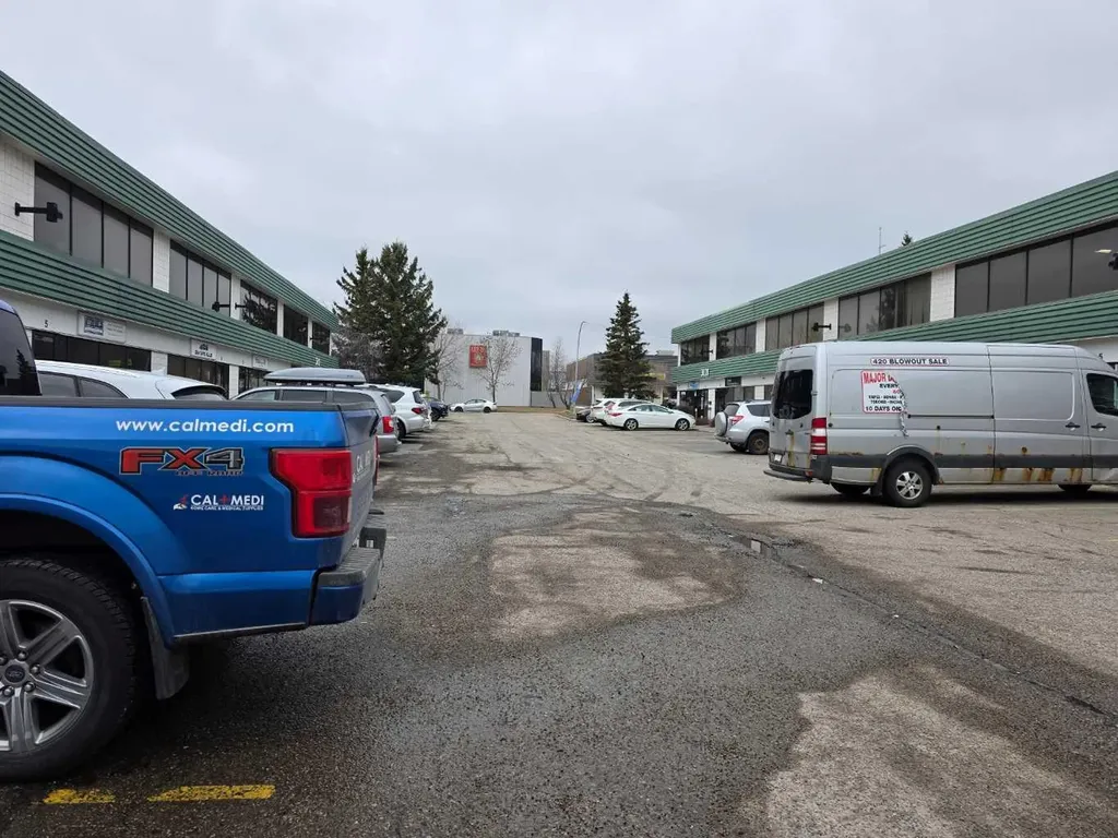 3610 29 Street NE Calgary AB T1Y 5Z7