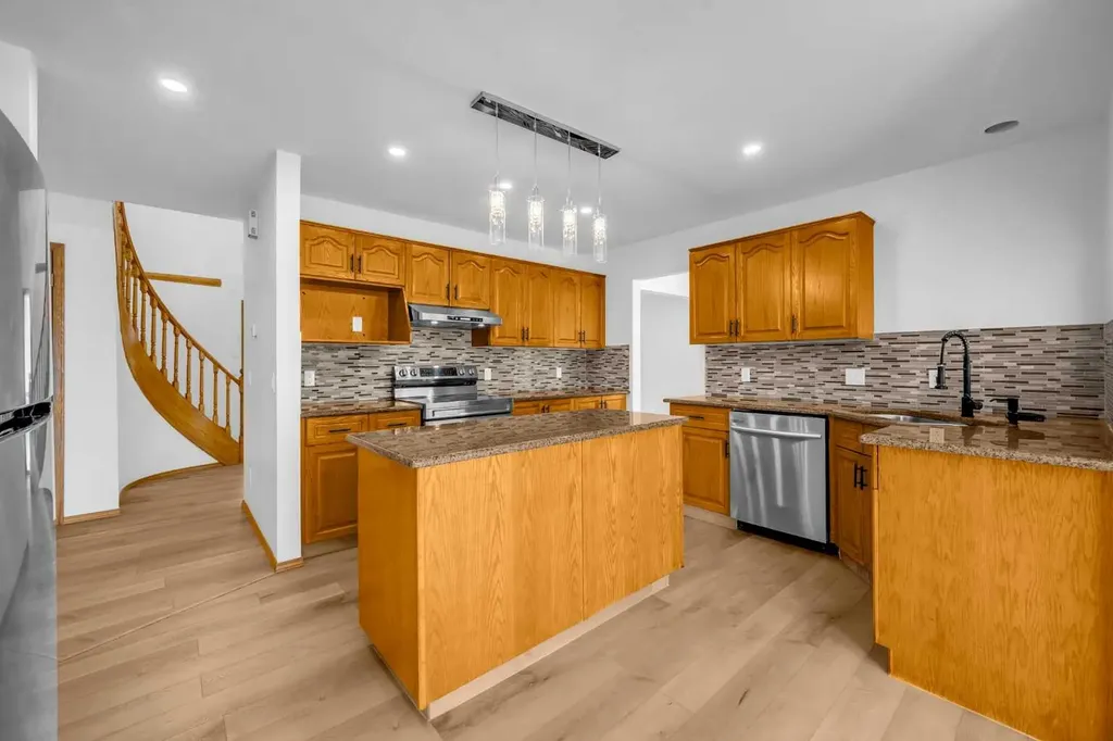 208 Coral Shores Bay NE Calgary AB T3J 3J6