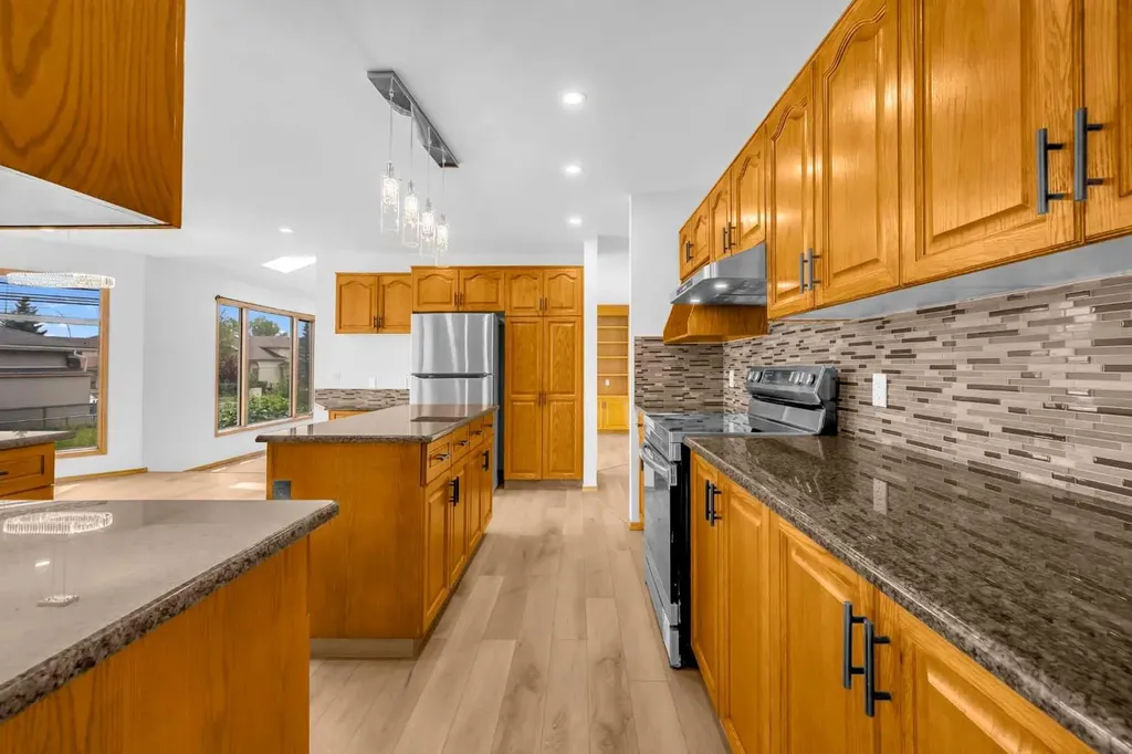 208 Coral Shores Bay NE Calgary AB T3J 3J6