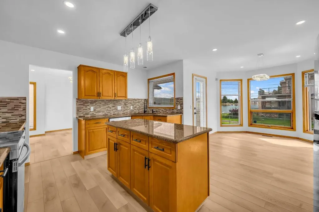 208 Coral Shores Bay NE Calgary AB T3J 3J6