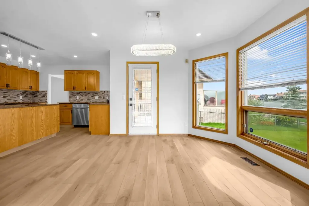 208 Coral Shores Bay NE Calgary AB T3J 3J6