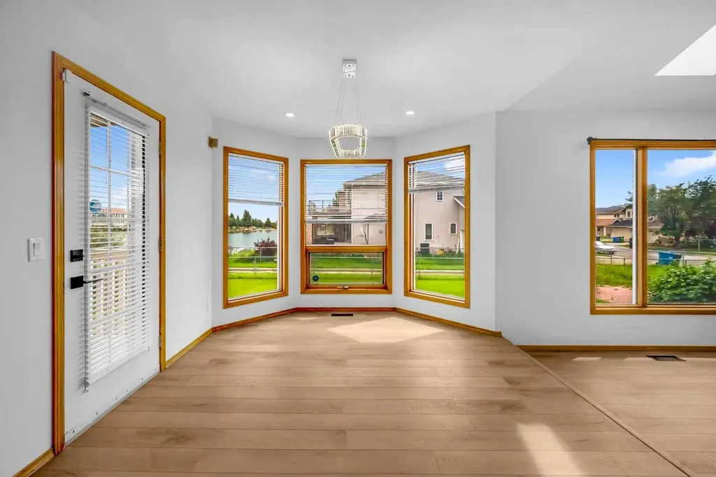 208 Coral Shores Bay NE Calgary AB T3J 3J6