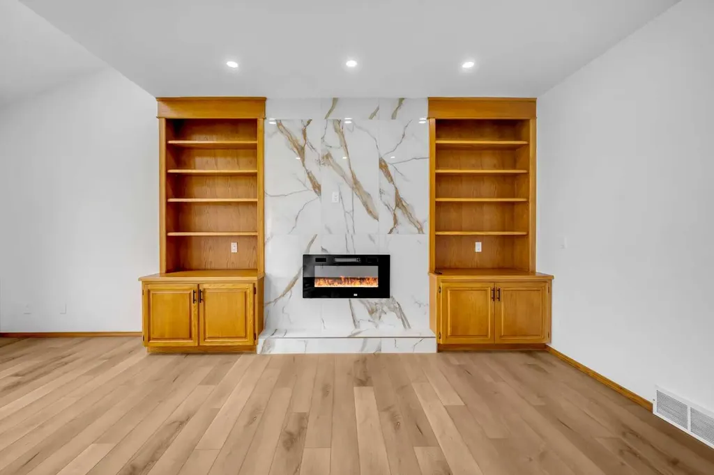 208 Coral Shores Bay NE Calgary AB T3J 3J6