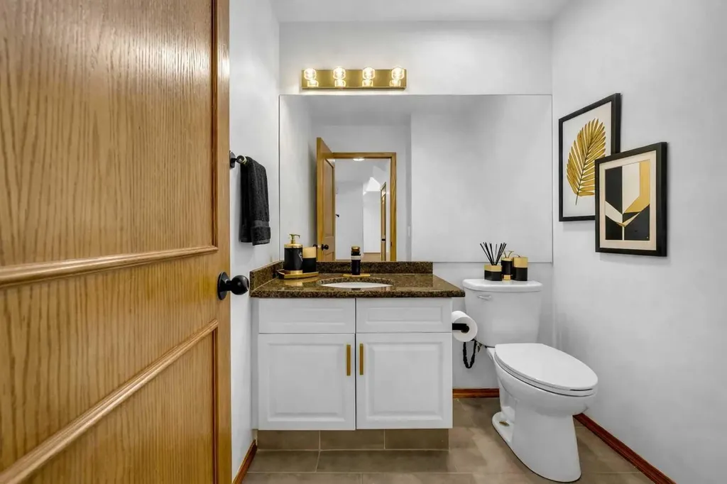 208 Coral Shores Bay NE Calgary AB T3J 3J6