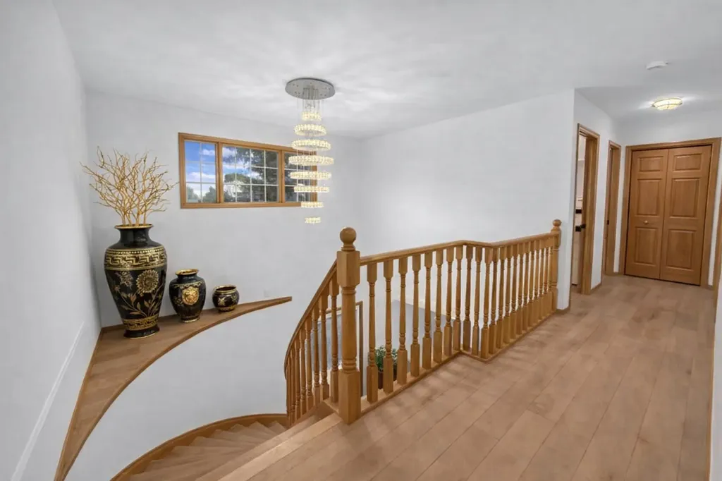 208 Coral Shores Bay NE Calgary AB T3J 3J6