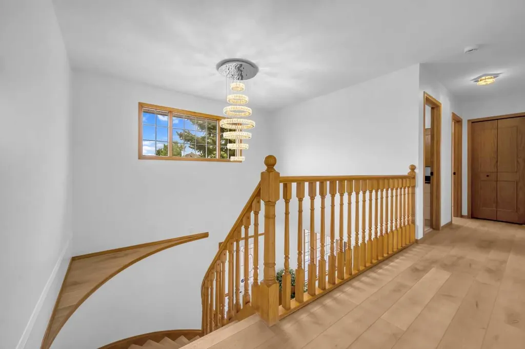208 Coral Shores Bay NE Calgary AB T3J 3J6