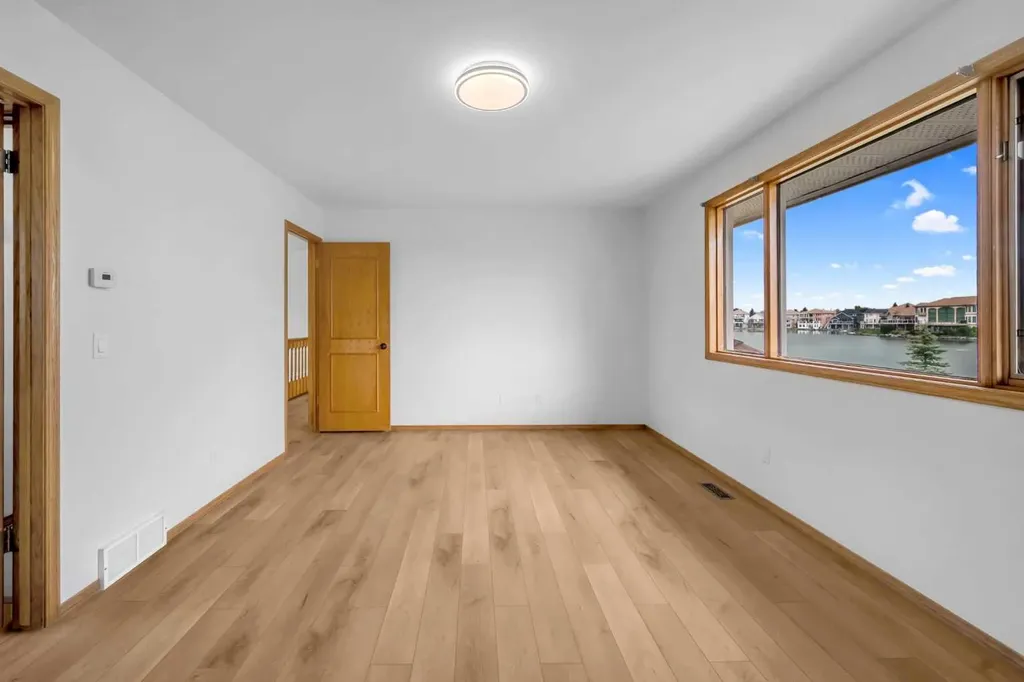 208 Coral Shores Bay NE Calgary AB T3J 3J6