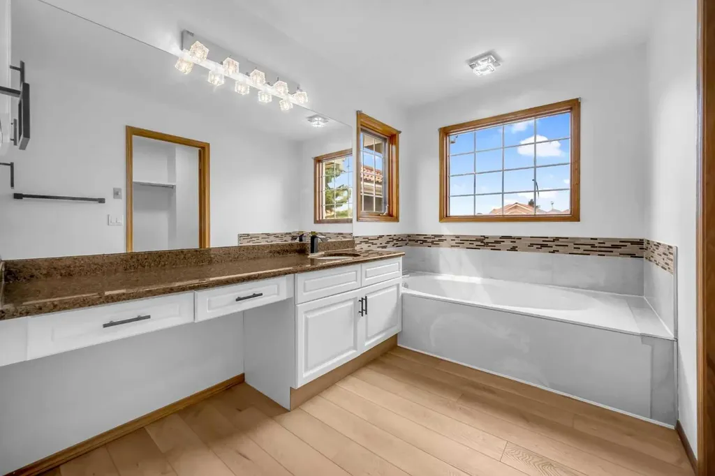 208 Coral Shores Bay NE Calgary AB T3J 3J6