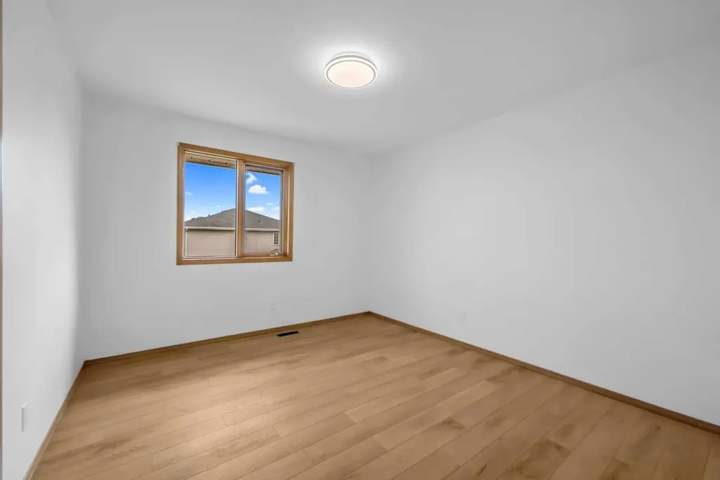 208 Coral Shores Bay NE Calgary AB T3J 3J6