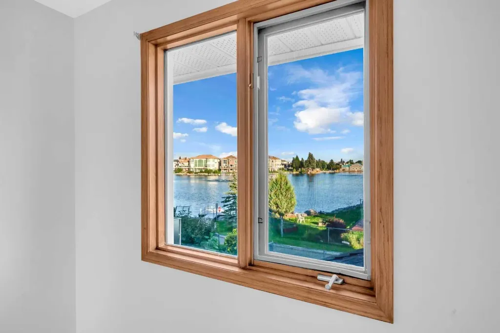 208 Coral Shores Bay NE Calgary AB T3J 3J6