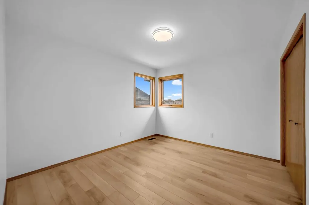 208 Coral Shores Bay NE Calgary AB T3J 3J6