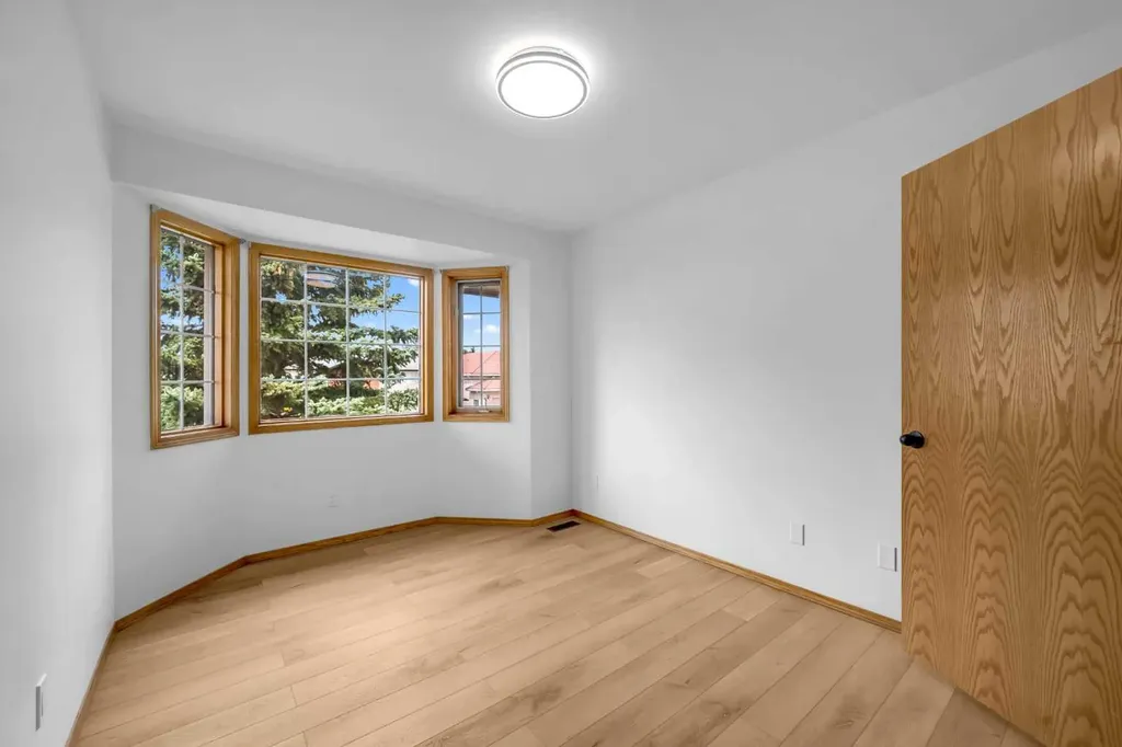 208 Coral Shores Bay NE Calgary AB T3J 3J6