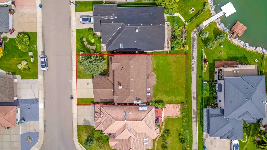 208 Coral Shores Bay NE Calgary AB T3J 3J6