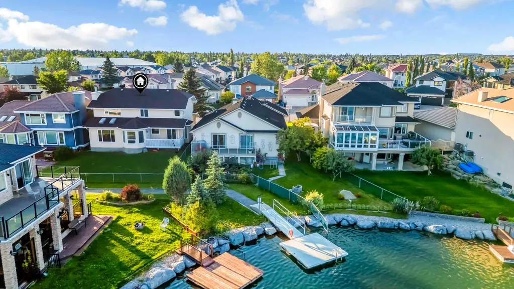 208 Coral Shores Bay NE Calgary AB T3J 3J6
