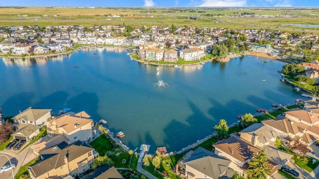 208 Coral Shores Bay NE Calgary AB T3J 3J6