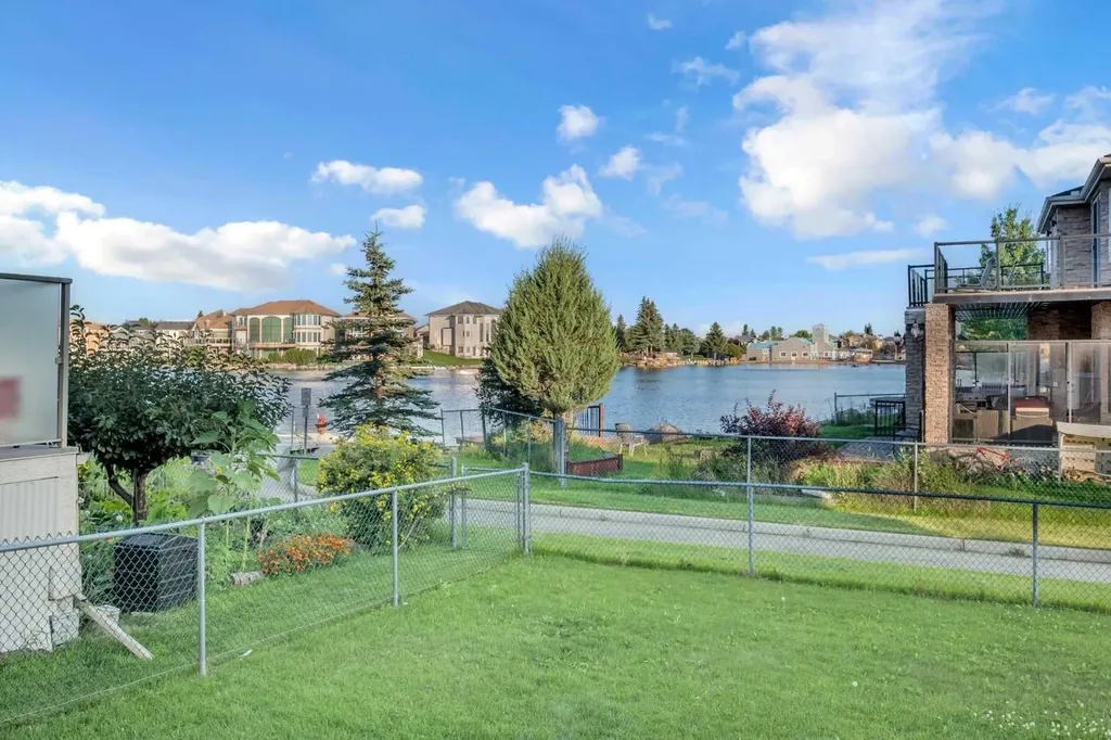 208 Coral Shores Bay NE Calgary AB T3J 3J6