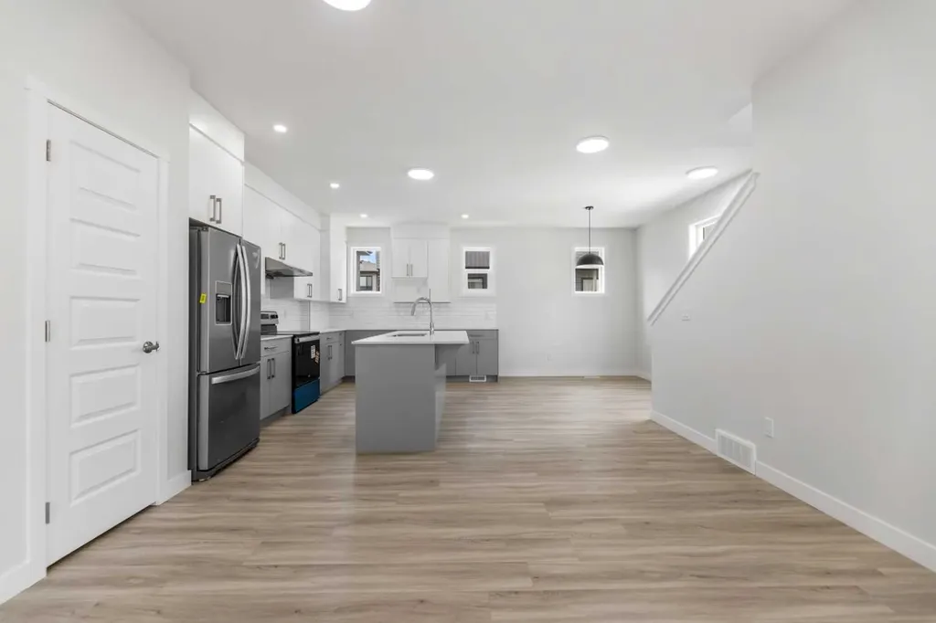 90 Corner Meadows Manor NE Calgary AB T3N 2N8