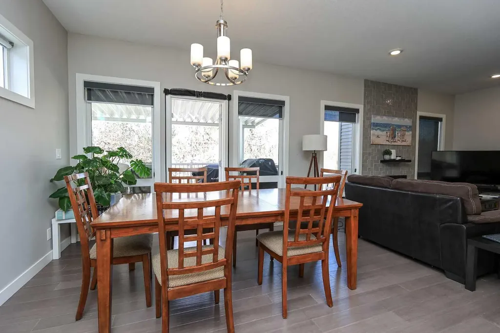 137 Coachman Way Blackfalds AB T4M 0B4