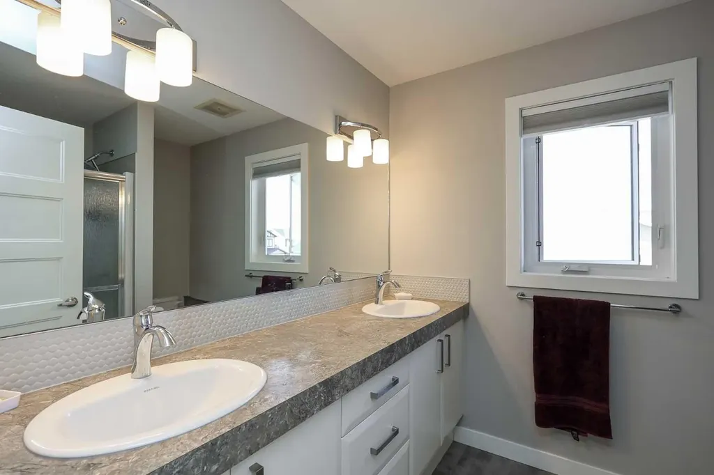 137 Coachman Way Blackfalds AB T4M 0B4