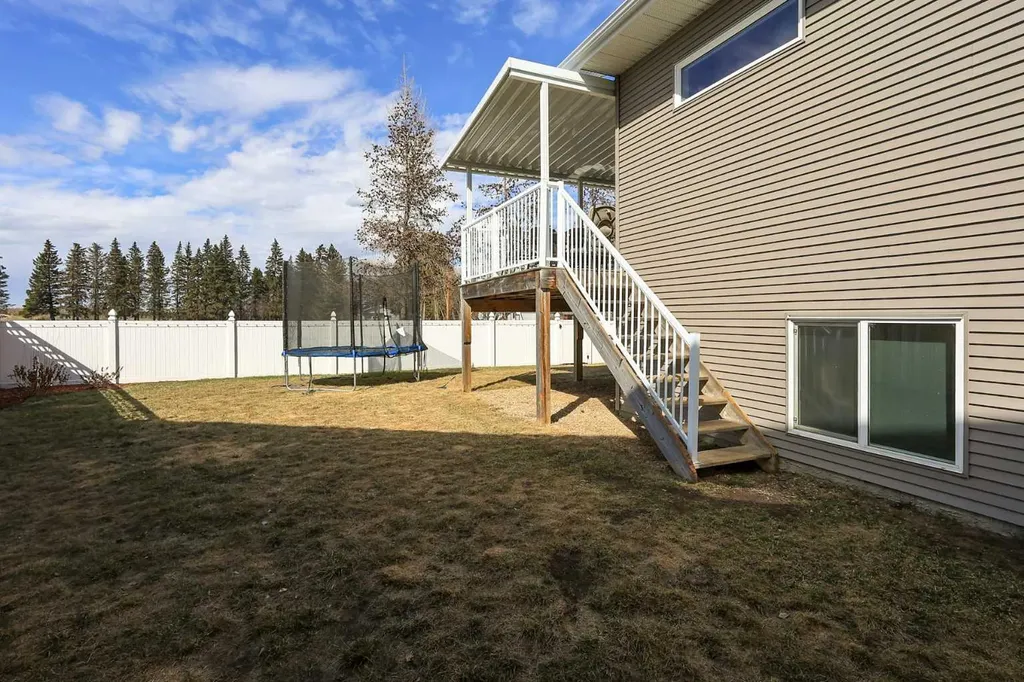 137 Coachman Way Blackfalds AB T4M 0B4
