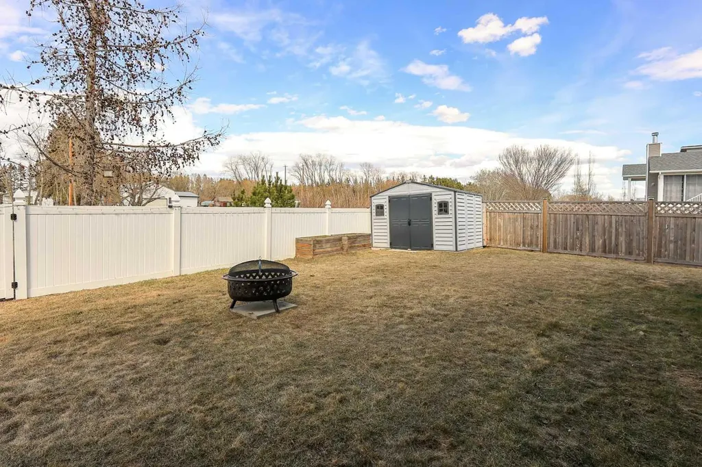 137 Coachman Way Blackfalds AB T4M 0B4