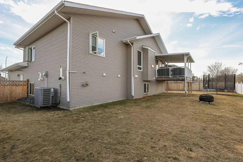 137 Coachman Way Blackfalds AB T4M 0B4
