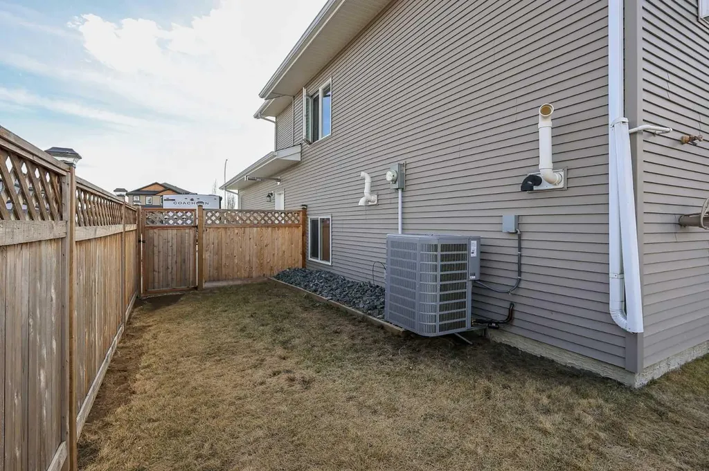 137 Coachman Way Blackfalds AB T4M 0B4