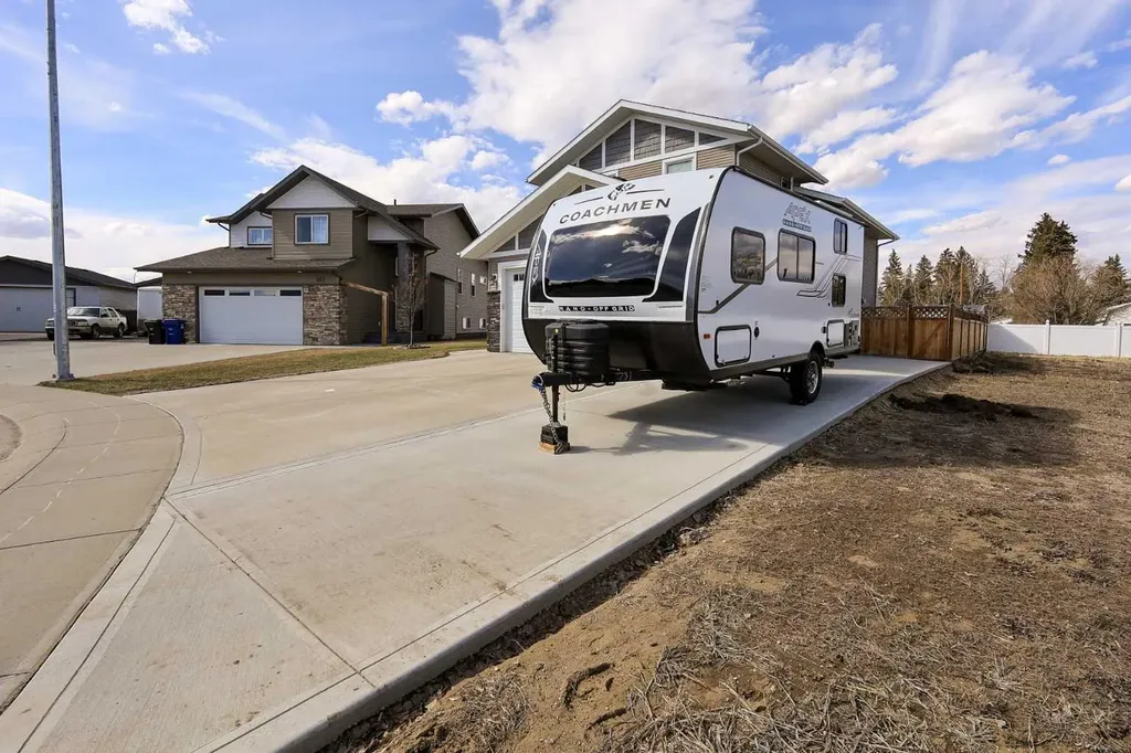 137 Coachman Way Blackfalds AB T4M 0B4