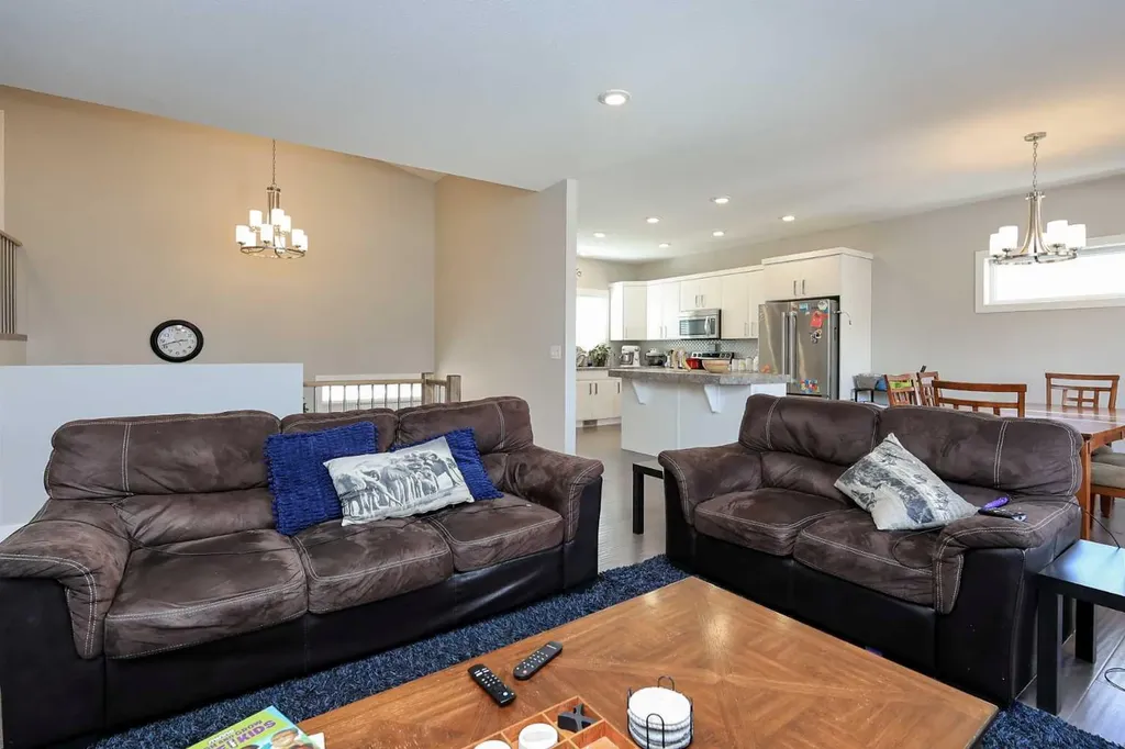 137 Coachman Way Blackfalds AB T4M 0B4