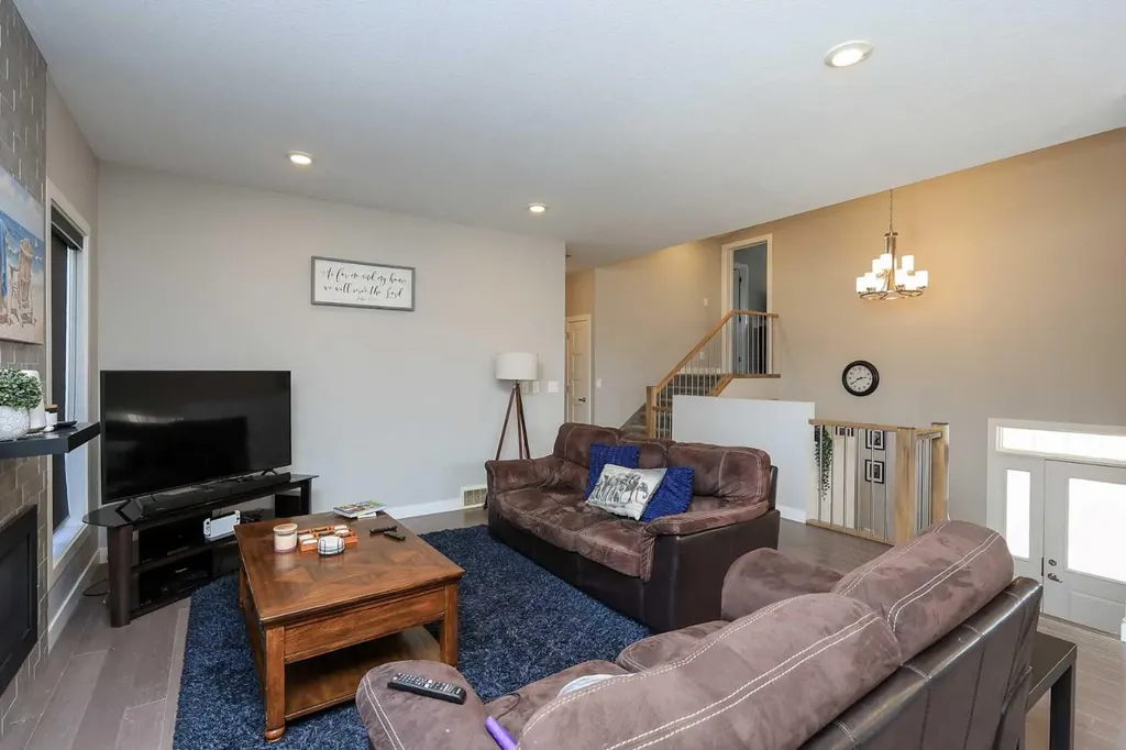 137 Coachman Way Blackfalds AB T4M 0B4