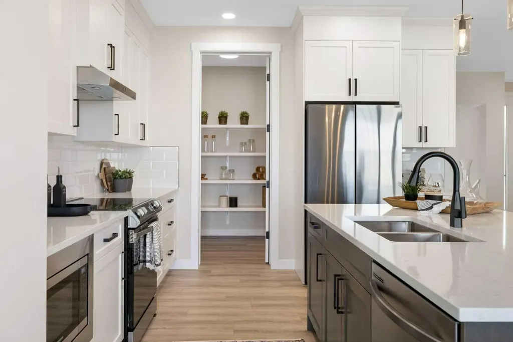 450 Kinniburgh Loop Chestermere AB T1X 3C2