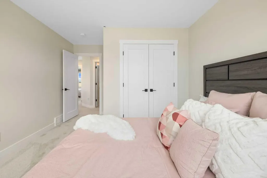 450 Kinniburgh Loop Chestermere AB T1X 3C2